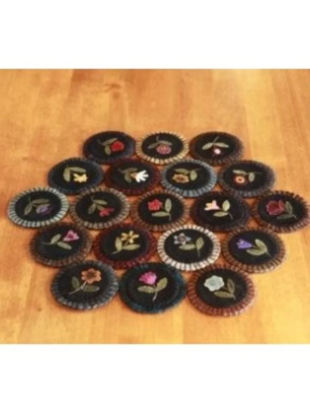 Primitive Gatherings Wool Flower Pennies Kit NEW Primitive Applique Mat DIY